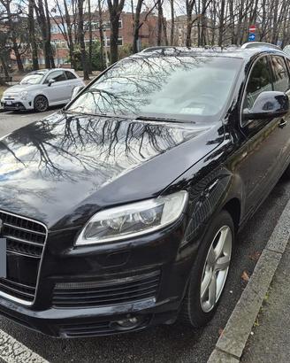 Audi Q7 4.2 FSI V8  benzina 7 posti gancio traino