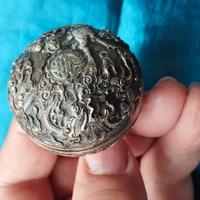 Porta pillole con figure mitologiche