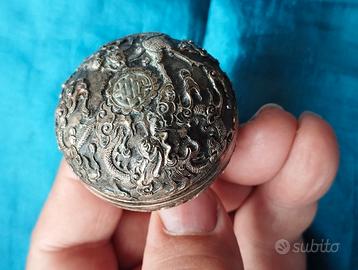 Porta pillole con figure mitologiche