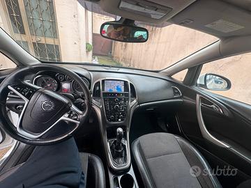 Opel Astra anno immatricolazione 2011