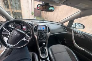 Opel Astra anno immatricolazione 2011