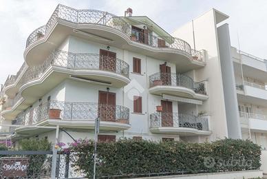 3 LOCALI A ROSETO DEGLI ABRUZZI