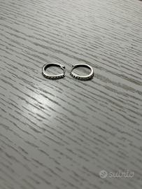 Orecchini in oro bianco con brillantini