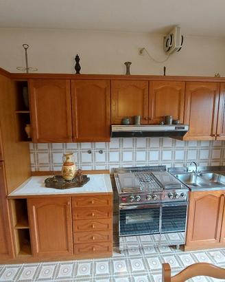 Cucina in legno massello