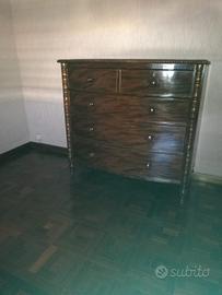 Mobili d'arredo antichi usati