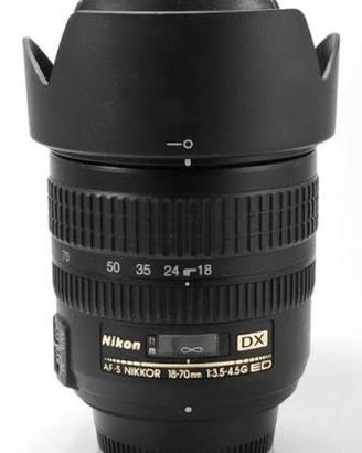 Obiettivo nikon 18 70 scatolo ed accessori di seri