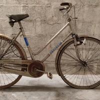 bicicletta vintage da restaurare