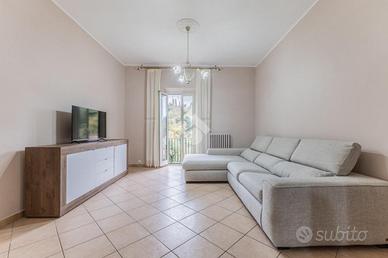 4 LOCALI A CAPRAROLA