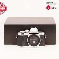 Olympus OM-D E-M10 II