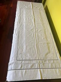 Tenda unica in lino ricamata a mano