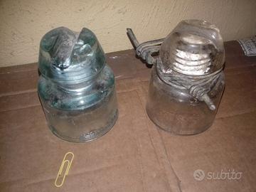 Antichi isolatori in vetro da palo della luce