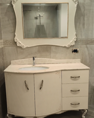 Mobile bagno con specchiera