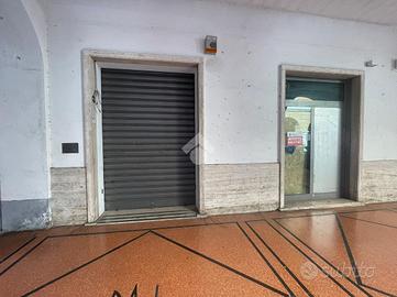 NEGOZIO A LAVAGNA