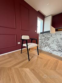 Sedia in legno fatta a mano, tessuto boucle