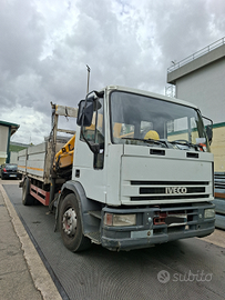 Iveco 150 E18 con gru