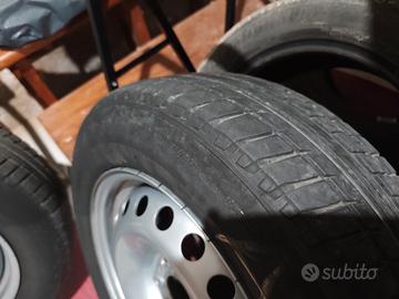 4 cerchi 15" 5 fori, con 4 gomme estive 