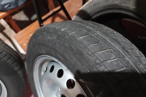 4 cerchi 15" 5 fori, con 4 gomme estive 