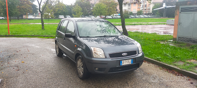 Ford Fusion 1600