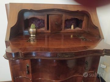 comò in legno con cassetti e portaoggetti 