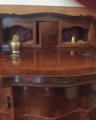 comò in legno con cassetti e portaoggetti 