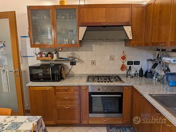 Cucina angolare in ciliegio 