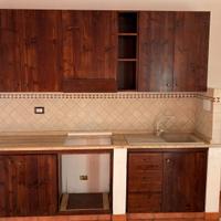 Cucina in legno senza elettrodomestici