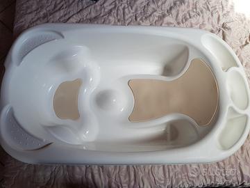 Vaschetta da bagno CAM per la crescita del bimbo