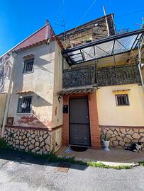 Soluzione semindipendente arredata