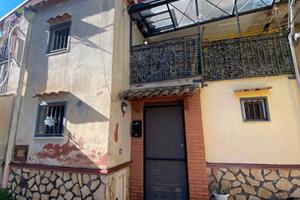 Soluzione semindipendente arredata