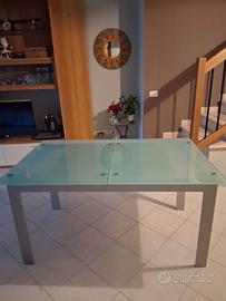 Tavolo in vetro