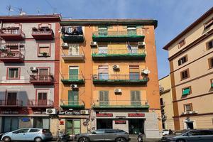 3 LOCALI A NAPOLI
