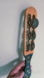 Tamburello a mano con sonagliere (jingle stick)