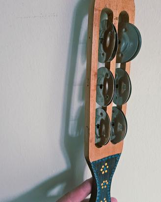 Tamburello a mano con sonagliere (jingle stick)