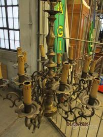 Lampadario fiammingo in ottone 12 luci