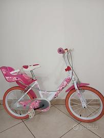 Bicicletta di colore rosa e bianca