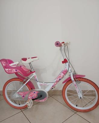 Bicicletta di colore rosa e bianca