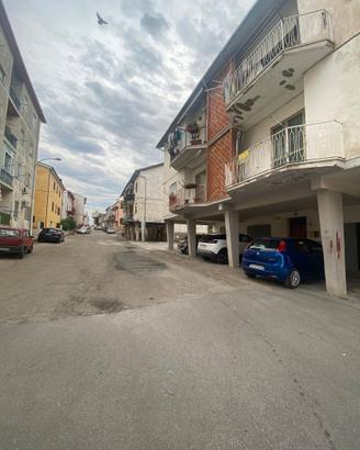 Appartamento e garage 1° p via Molise rif.747