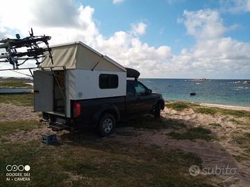 pickup Nissan navara d40 con cellula abitativa