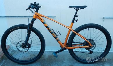 bicicletta MTB trek Xcaliber 9 orange