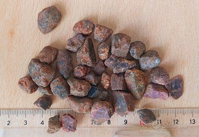 Rubini grezzi naturali non trattati