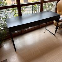 Scrivania IKEA MICKE nera