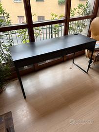 Scrivania IKEA MICKE nera