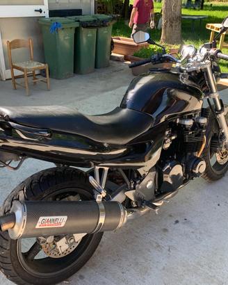 Kawasaky zr750