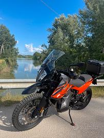 KTM Adventure 890 - anno 2021 ?