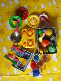 Piccoli chef: pentole, piatti, frutta e verdura