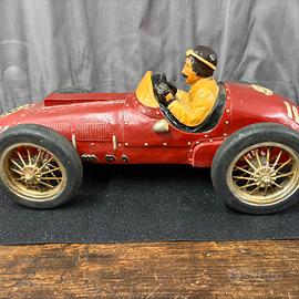 modellino da collezione di un'auto da corsa