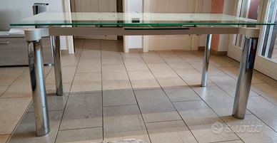 Tavolo in vetro temperato allungabile 