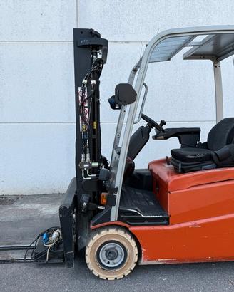 Carrello elevatore elettrico 3 ruote BT Cesab C3 E