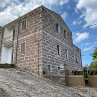 Casa indipendente con vista sul lago Omodeo