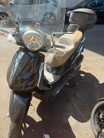 Beverly 300 ie tourer